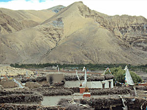 Mustang Damodar Kunda Trekking  » Click to zoom ->